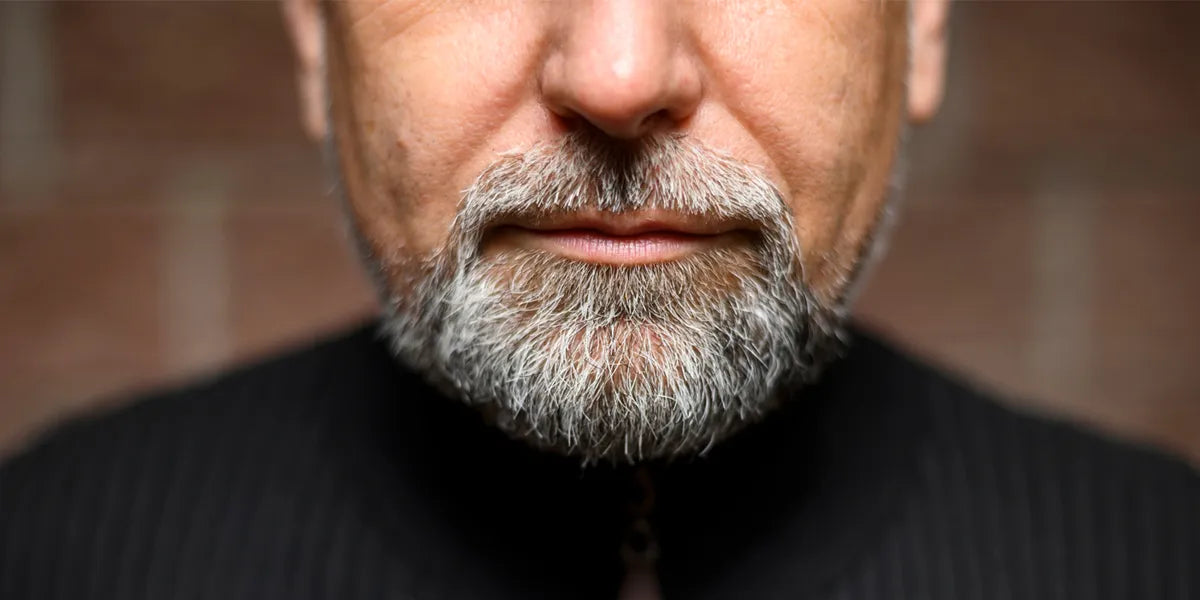 Alopecia barbae: Prečo vypadávajú fúzy a ako sa to dá riešiť?